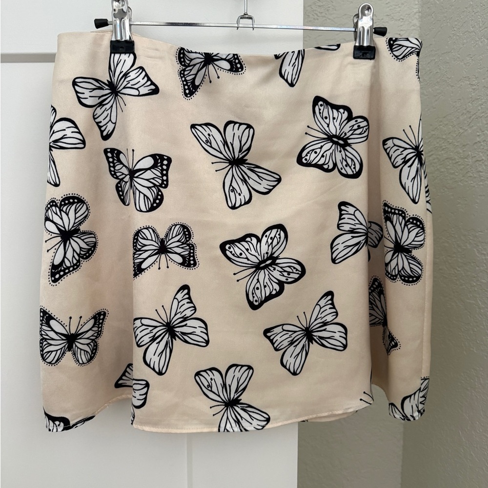 More To Come Araceli Butterfly Print Mini Skirt - Picture 6 of 6
